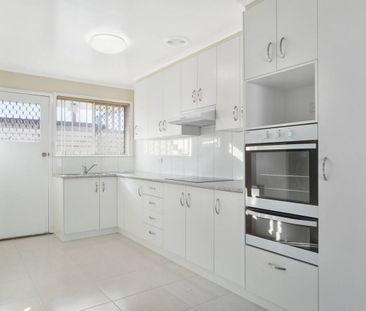 Immaculately renovated unit in perfect city location - Photo 1