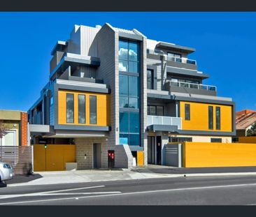 Stylish and convenient living in the heart of Coburg - Photo 4