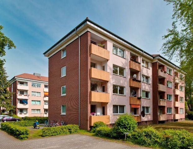 Helle, frisch renovierte 3-Zimmer-Wohnung mit Balkon! - Photo 1