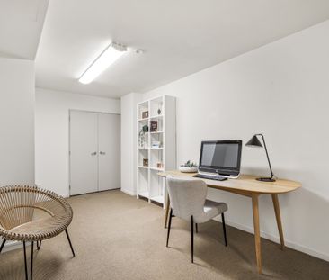 Steps to Ponsonby Road - Highly Spacious Townhouse with Garage + Ex... - Photo 4