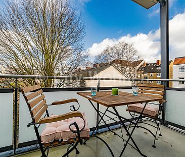 Geschmackvoll möblierte Altbauwohnung mit zwei Balkonen und Stellplatz in Hamburg-Eppendorf - Foto 3