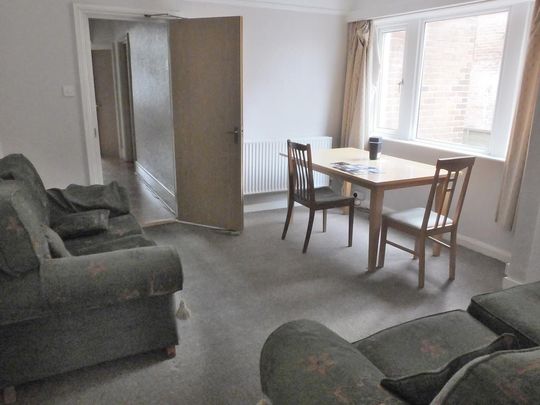 1 bedroom in a flat share to rent - Photo 1