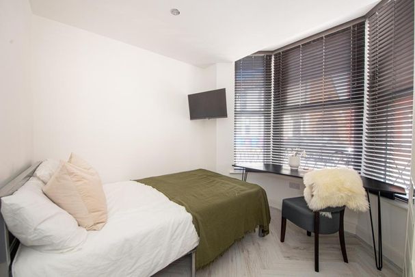 6 bedroom house to rent - Photo 1