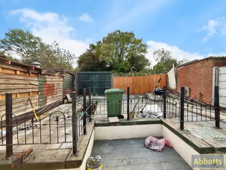 Long Riding, Basildon - Photo 4