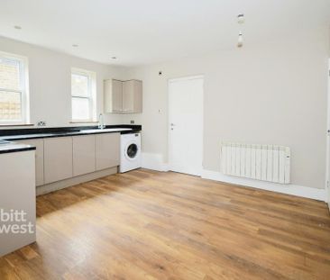 2 bedroom ground floor flat to rent - Photo 4