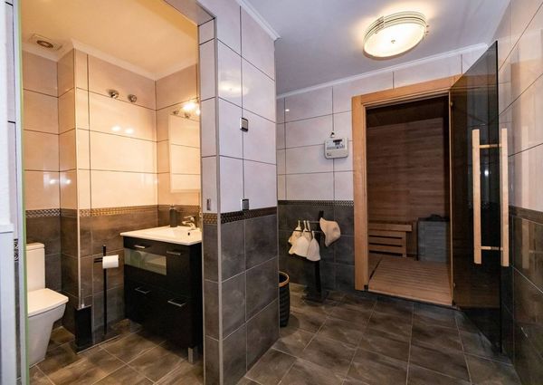 Luxury Villa for rent in Marbella Del Este, Andalusia