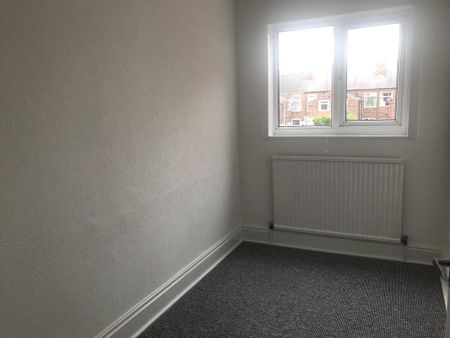 4 bedroom terraced house to rent - Photo 3