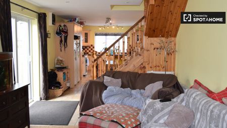 Room in shared 2-bedroom apartment in Donnybrook, Dublin - Photo 5