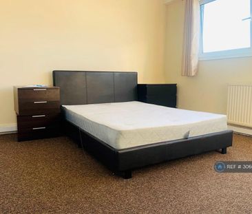 1 bedroom in a flat share to rent - Photo 1