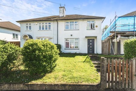 3 bedroom semi-detached house to rent - Photo 5