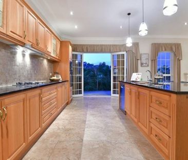 Luxurious 4 bedroom large home in Orewa - Photo 1