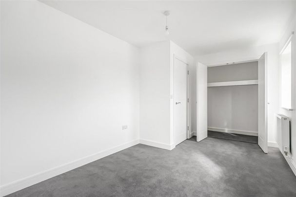 2 bedroom end of terrace house to rent - Photo 1