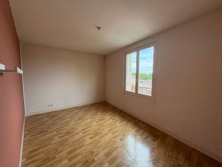 Location Appartement 3 pièces 70m² MONTROND LES BAINS 42210 - Photo 4