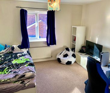 3 bedroom semi-detached house to rent - Photo 3