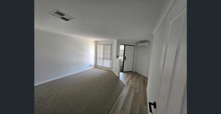 Freshly Updated and Spacious 3-Bedroom Villa in Quiet Port Kennedy Pocket - Photo 4