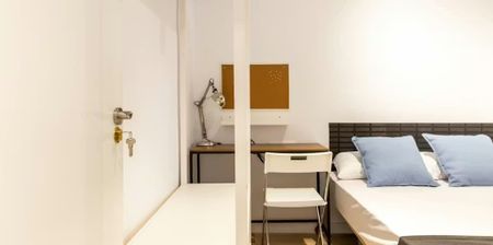 Carrer de l'Antiga Travessera, L'Hospitalet de Llobregat, Catalonia 08906 - Foto 2