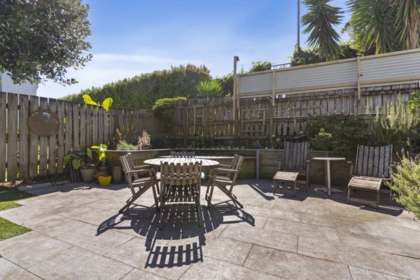 Furnished Townhouse - Secure Gated Community - Photo 1