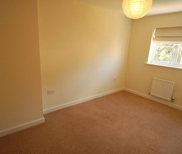 4 bedroom semi-detached house to rent - Photo 4