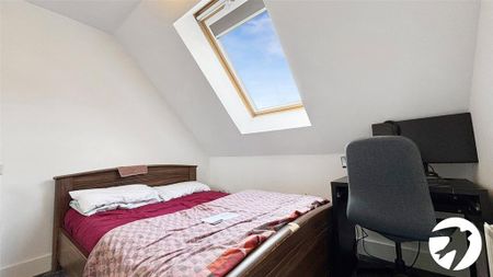 4 bedroom end of terrace house to rent - Photo 2