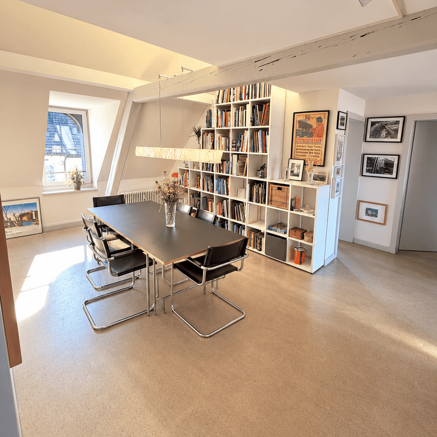 Furnished Penthouse w/ 360 Rooftop in Wiedikon, until April 27 - Foto 1