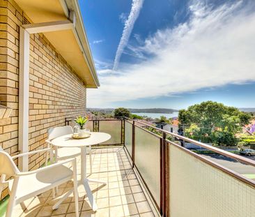 Stunning Renovated 2 Bedroom Apartment - Photo 4