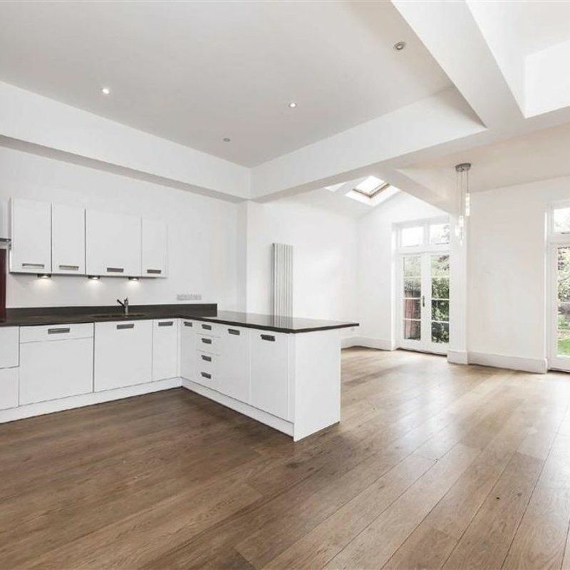 Claremont Road, Teddington, TW11 - Photo 1
