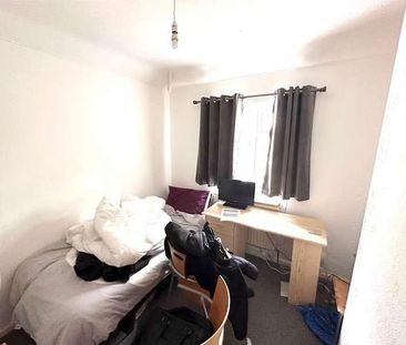 Royal Lane, Uxbridge, UB8 - Photo 4