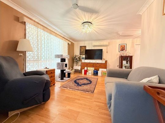 FAMILY HOME WITH SOLAR & AIR CONDITIONING - Photo 1