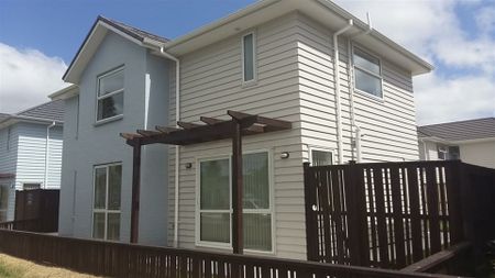 4 BEDROOM - 2 STOREY - GARAGE - Photo 5