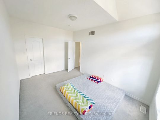 Condo Townhouse For Lease | E9233655 - Photo 1