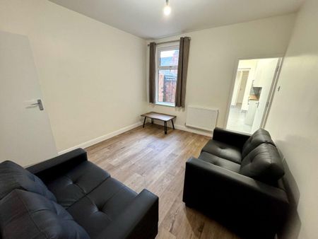 4 bedroom terraced house to rent - Photo 2