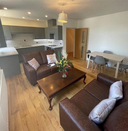 3 bedroom apartment to rent - Photo 2