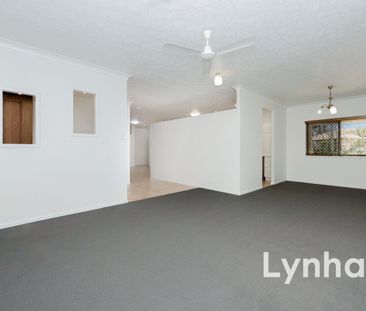 Expansive Family Living with Pool – Quiet Court in Annandale - Photo 5