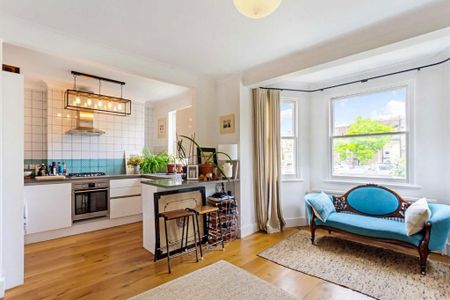 3 bedroom flat to rent - Photo 3