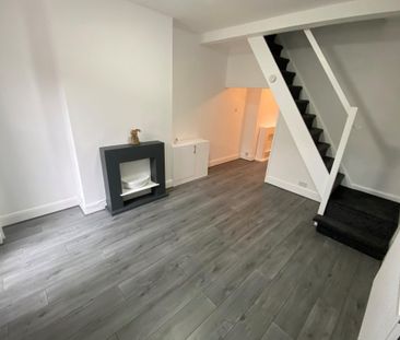 2 bedroom house - terraced to rent - Photo 2