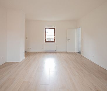 Frisch renovierte Altbauwohnung mit Balkon und Tageslichtbad nahe Stadtpark und Elbe. - Photo 5