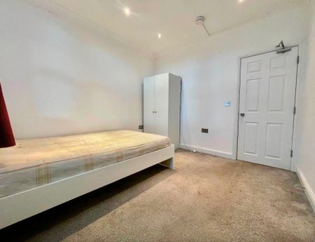 6 Bed Terraced House, Rosebank Road, E17 - Photo 2