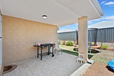 GREAT SIZED HOME.. TOP LOCATION!!!! - Photo 5