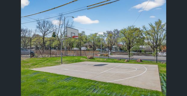 Merri Apartment - Light-Filled Two-Bedroom with City Views - Photo 1