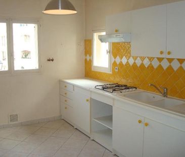 Location Appartement 3 pièces 65m² DRAGUIGNAN 83300 - Photo 2