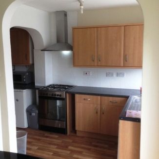 FOUR BEDROOM-2 BATHROOMS-NEWLY REFURBISHED-5 MINS FROM BCU-£80 P/W... - Photo 1