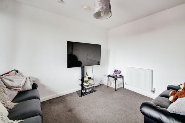 1 bed flat to rent in Meadfield Road, Langley, SL3 - Photo 1