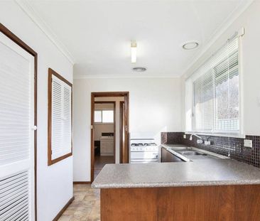 3 Bedroom Wendouree Home Close to Everything - Photo 1