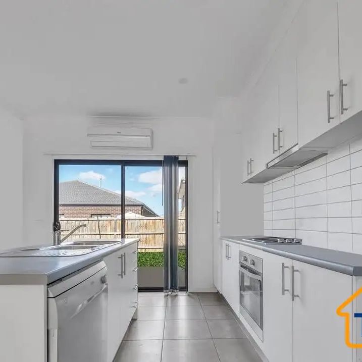 “!!Beautiful Family Home In Tarneit!!” - Photo 1