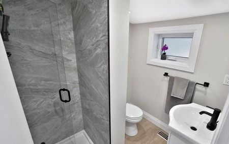 For Lease - 33 Hawthorne Avenue, Hamilton, Ontario - Photo 2