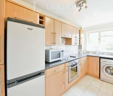 Shaw Drive, Walton On Thames, Surrey, KT12 - Photo 4