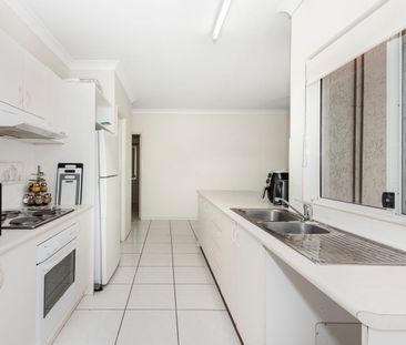 MALE SHARE HOUSE - ONE ROOM WITH A SHARED BATHROOM AVAILABLE - Photo 6