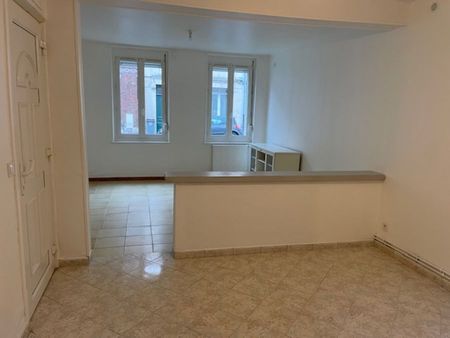 SPACIEUX T1 BIS AU RDC PLEIN SUD EN CENTRE VILLE - Photo 2