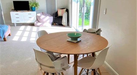 As new townhouse - Photo 5