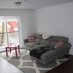 Beau Grand 3 1/2 Nouvelle Construction Cartierville Disponible 1 Juillet - Photo 2